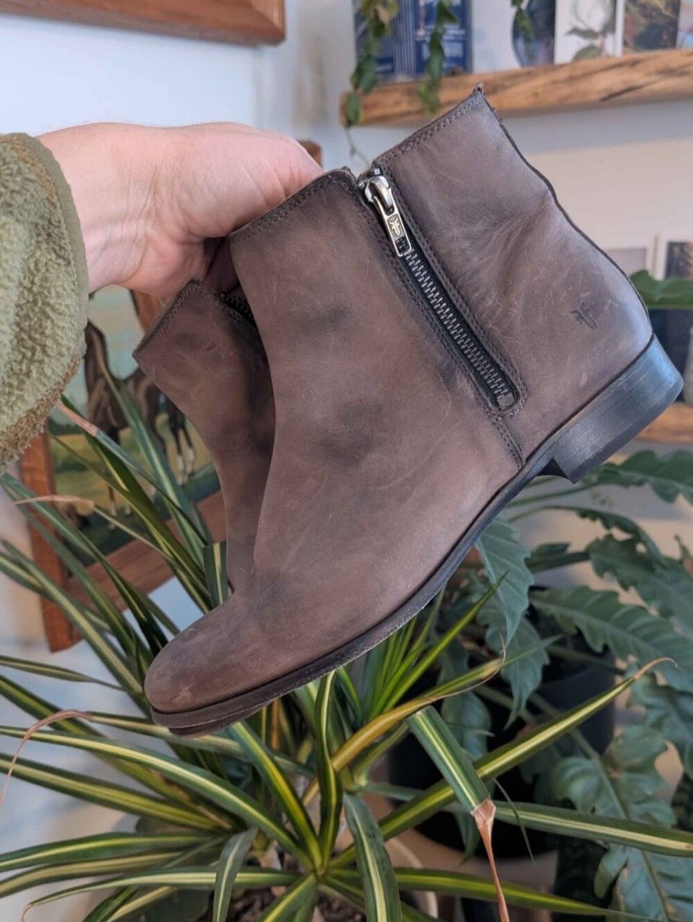 FRYE AND CO. Brown Suede Ankle Boots
